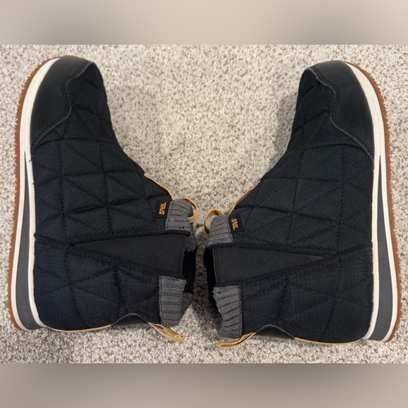 Barely Worn Teva ReEmber Mid Black Quilted Water Resistant Ankle Boot Sneakers - Picture 9 of 12